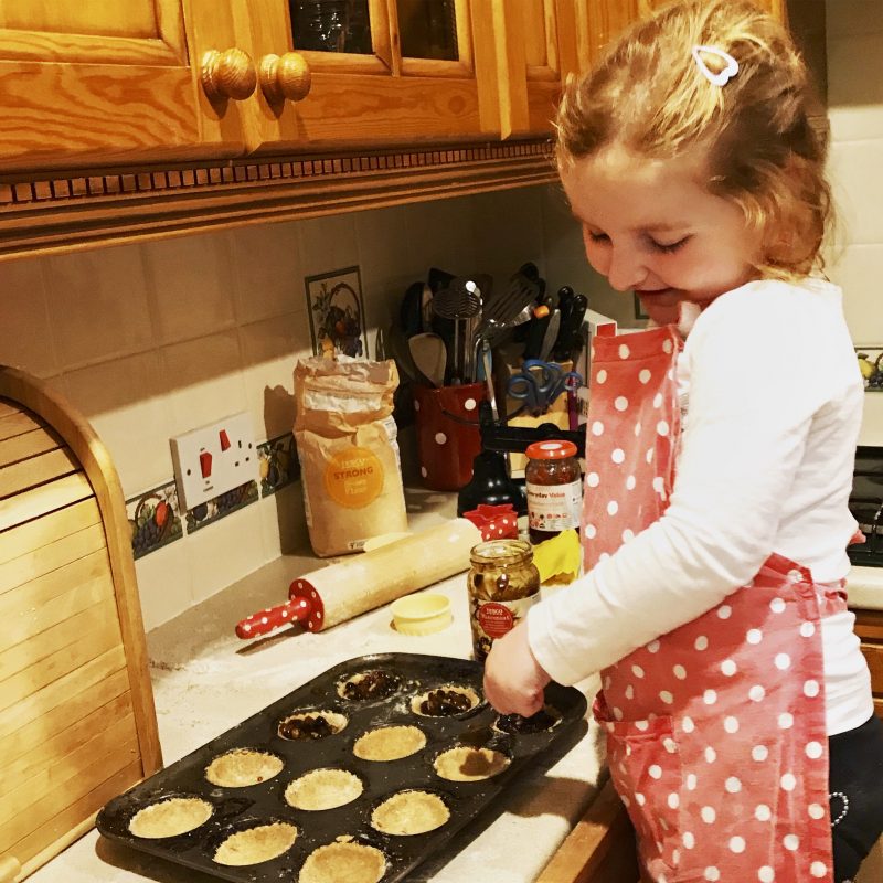 #LittleLoves - Jason Manford, BlogLovin, Mince Pies & Y Kant Tori Read