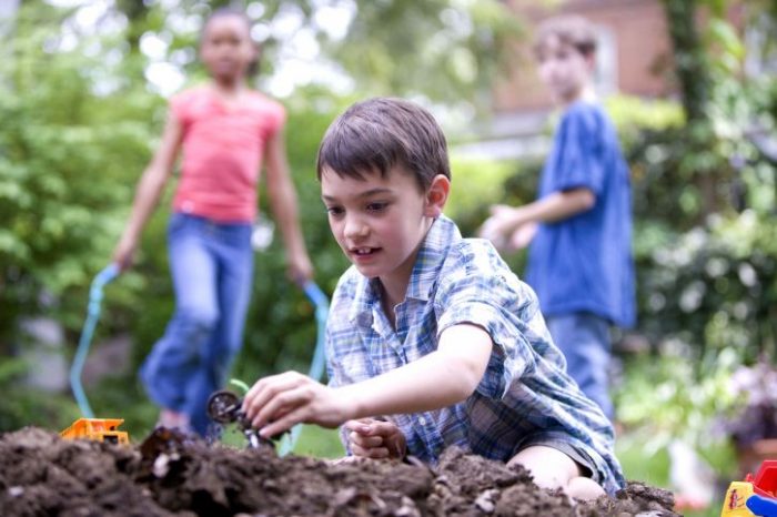 Fun Ways To Enjoy Your Garden With Your Family This Summer