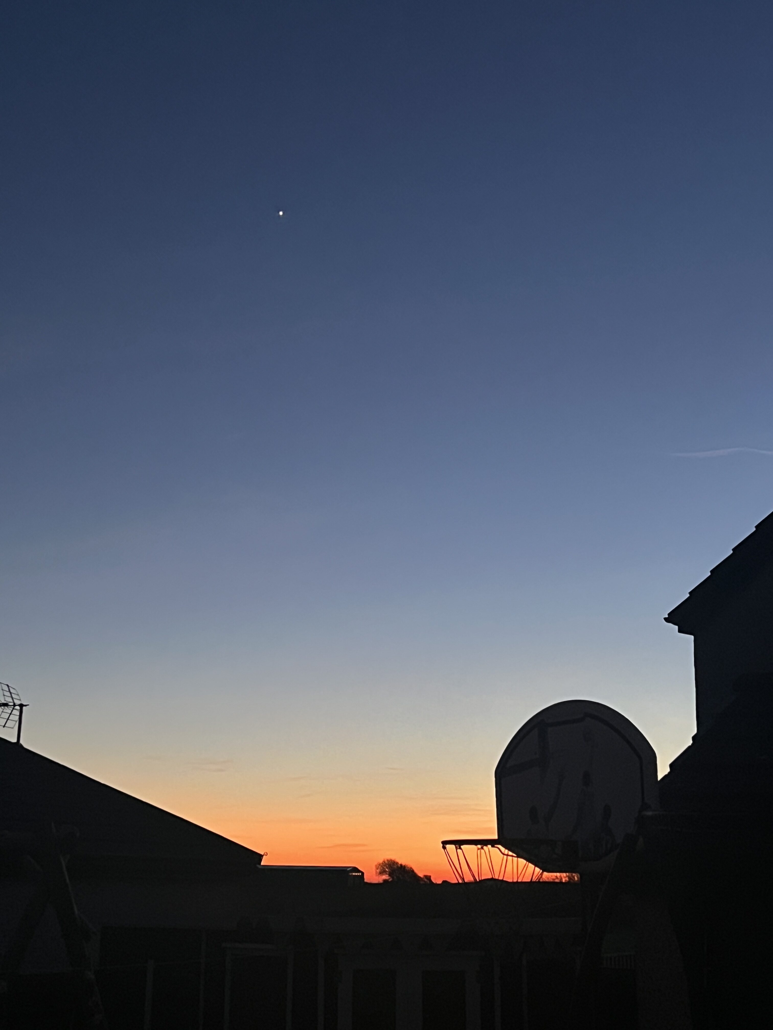 #MySundaySnapshot - A Hint Of Light 03/52 2025